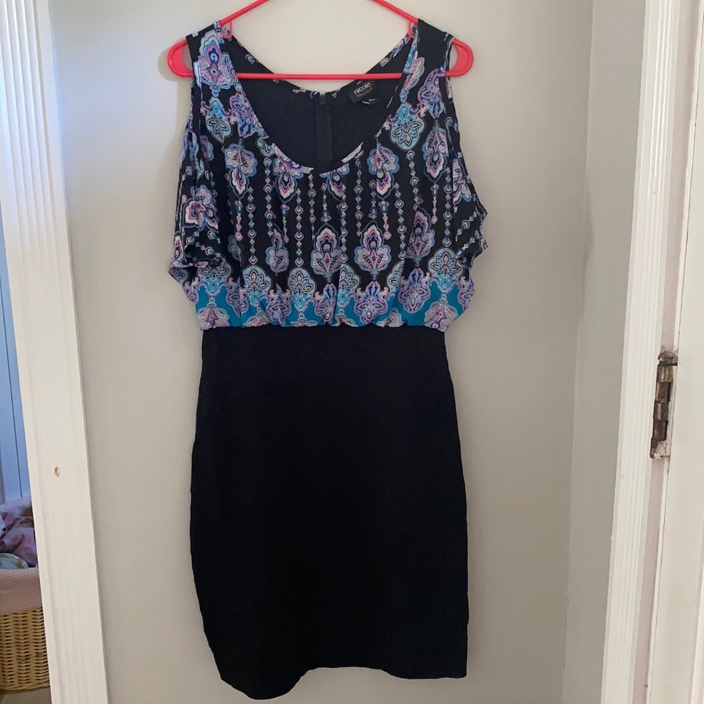 Open shoulder fitted dress